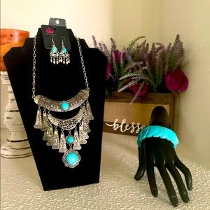 Paparazzi Pretty Aztec Turquoise Necklace Set New